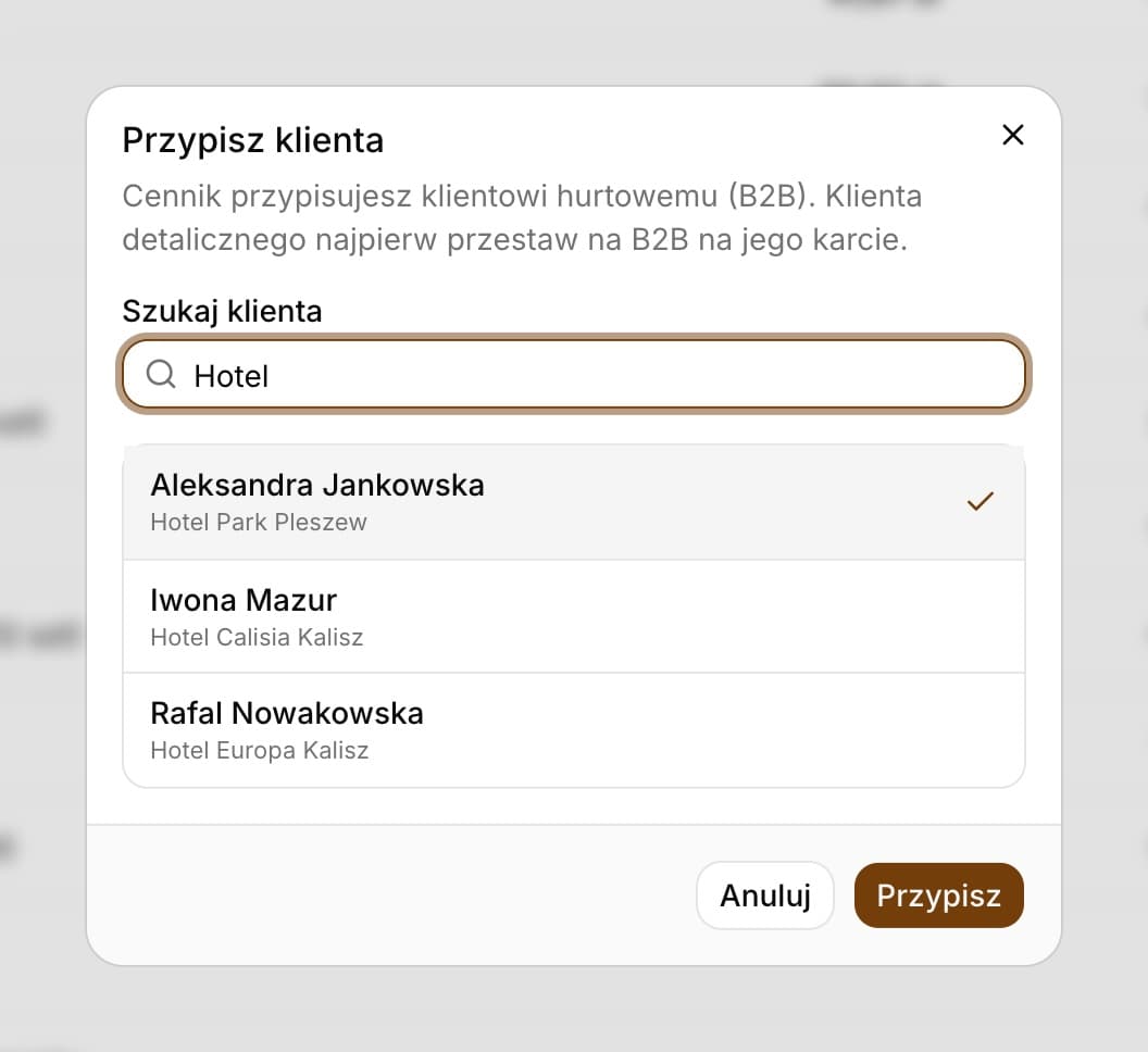 Okno Przypisz klienta z polem Szukaj klienta, wpisanym słowem Hotel, trzema klientami hurtowymi na liście (zaznaczony Hotel Park Pleszew) i przyciskami Anuluj oraz Przypisz