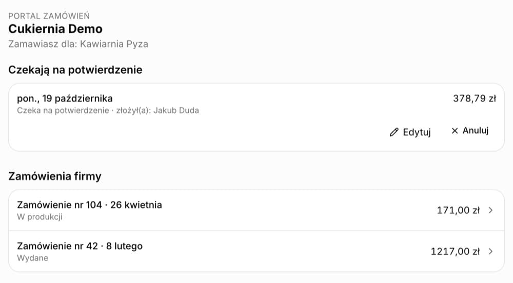 Zakładka Zamówienia w portalu: sekcja Czekają na potwierdzenie z zamówieniem na poniedziałek 19 października za 378,79 zł, złożył(a): Jakub Duda, z przyciskami Edytuj i Anuluj, oraz sekcja Zamówienia firmy z zamówieniami nr 104 (W produkcji) i nr 42 (Wydane)