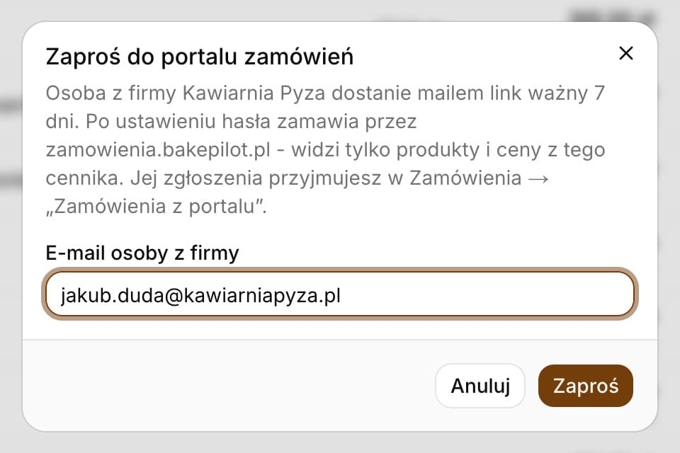 Okno Zaproś do portalu zamówień z opisem, że osoba z firmy Kawiarnia Pyza dostanie mailem link ważny 7 dni, polem E-mail osoby z firmy z adresem jakub.duda@kawiarniapyza.pl oraz przyciskami Anuluj i Zaproś