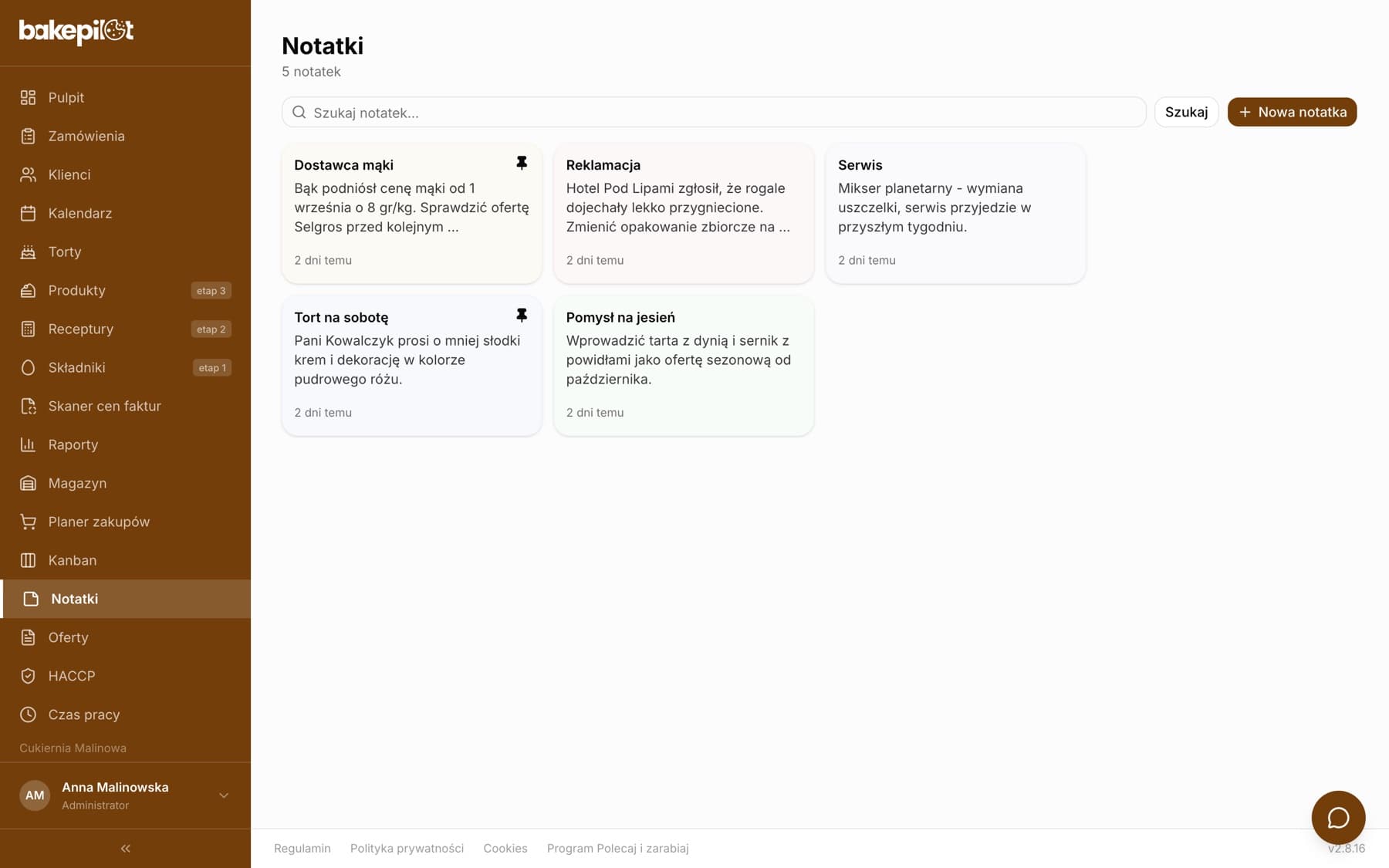 Lista notatek w BakePilot: kolorowe kafelki z tytułami, dwie przypięte oznaczone pinezką, nad listą pole Szukaj notatek i przycisk Nowa notatka