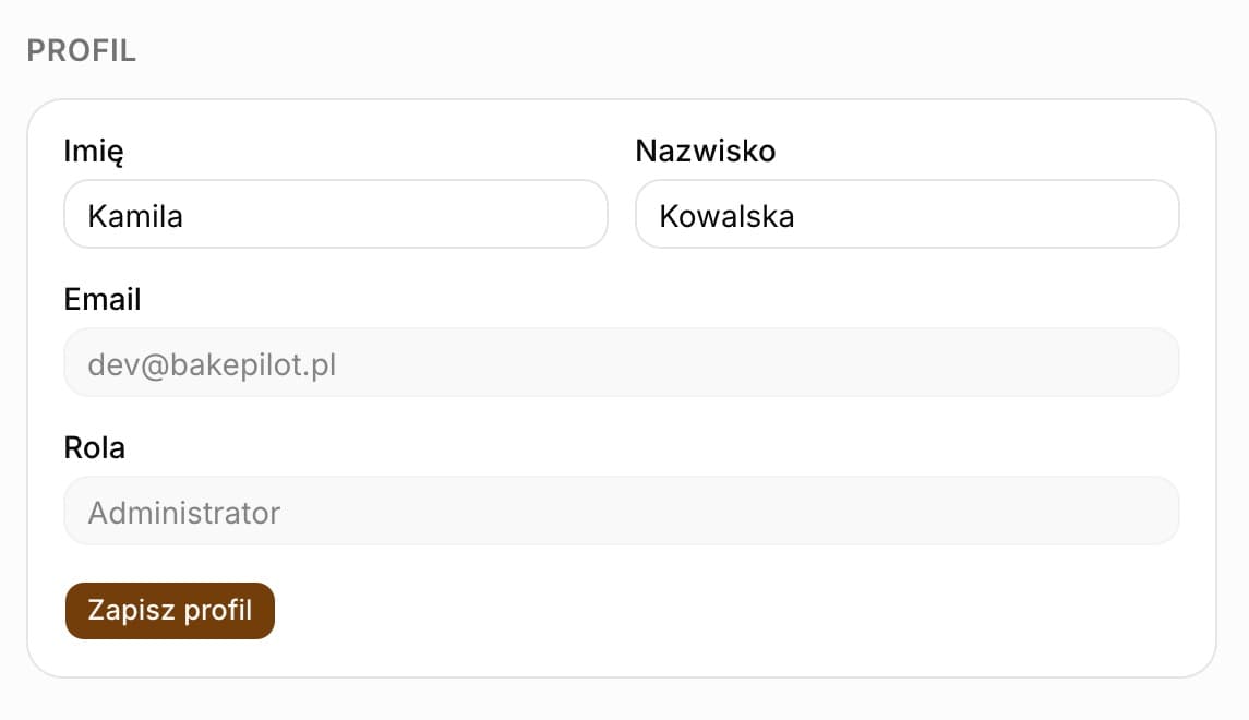 Sekcja Profil w Ustawieniach BakePilot: pola Imię i Nazwisko, wyszarzone pola Email i Rola (Administrator) oraz przycisk Zapisz profil